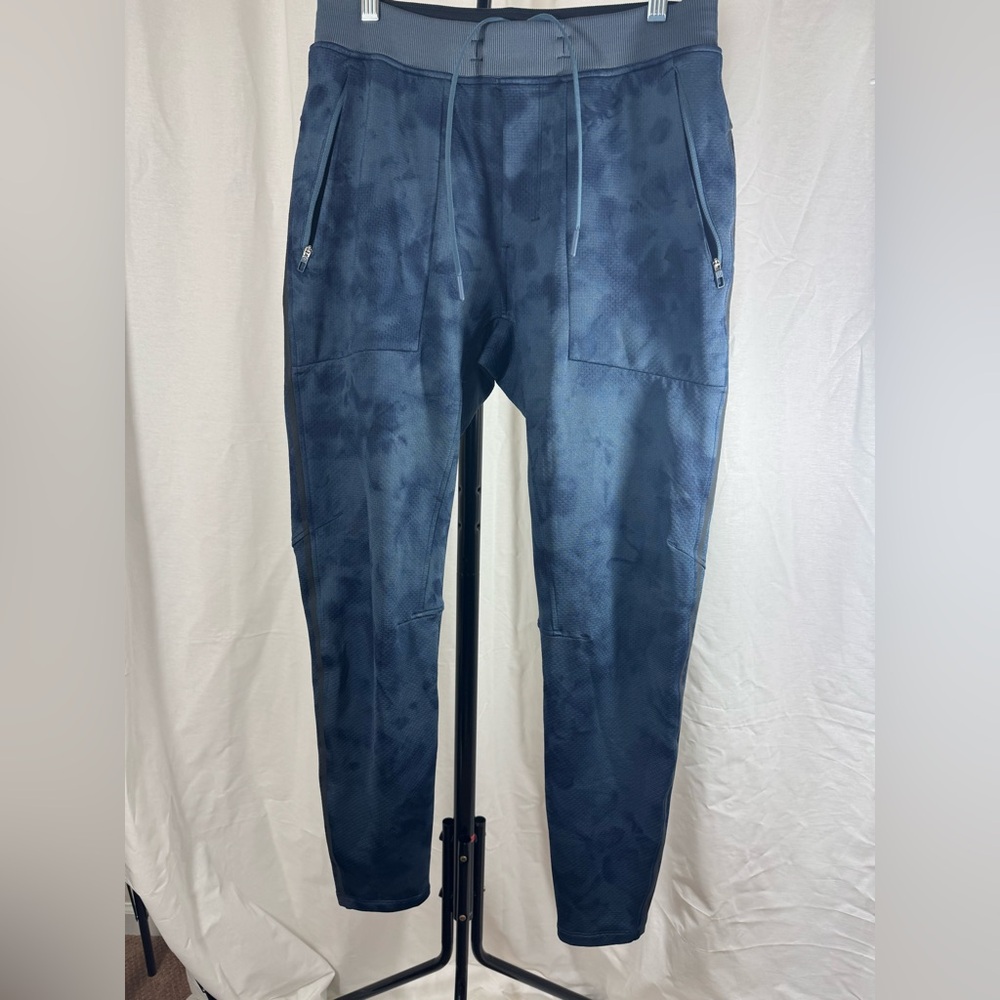 Lululemon Men’s Textured Tech Pants 29 inseam Size Medium. Unique Blue Camo.